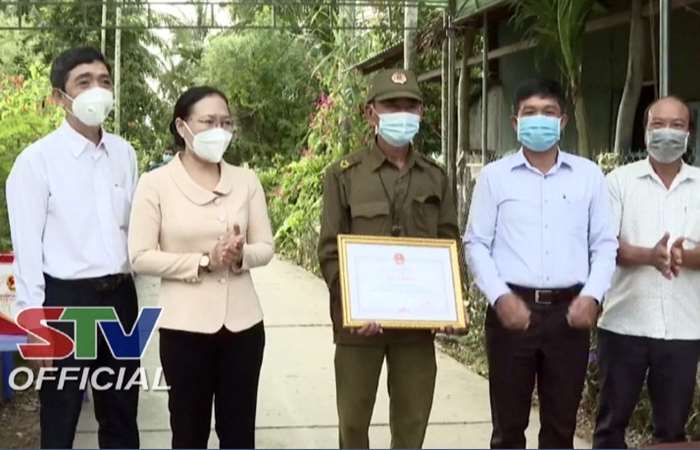 Khen thưởng đột xuất cho cá nhân có thành tích xuất sắc trong công tác phòng, chống dịch COVID-19